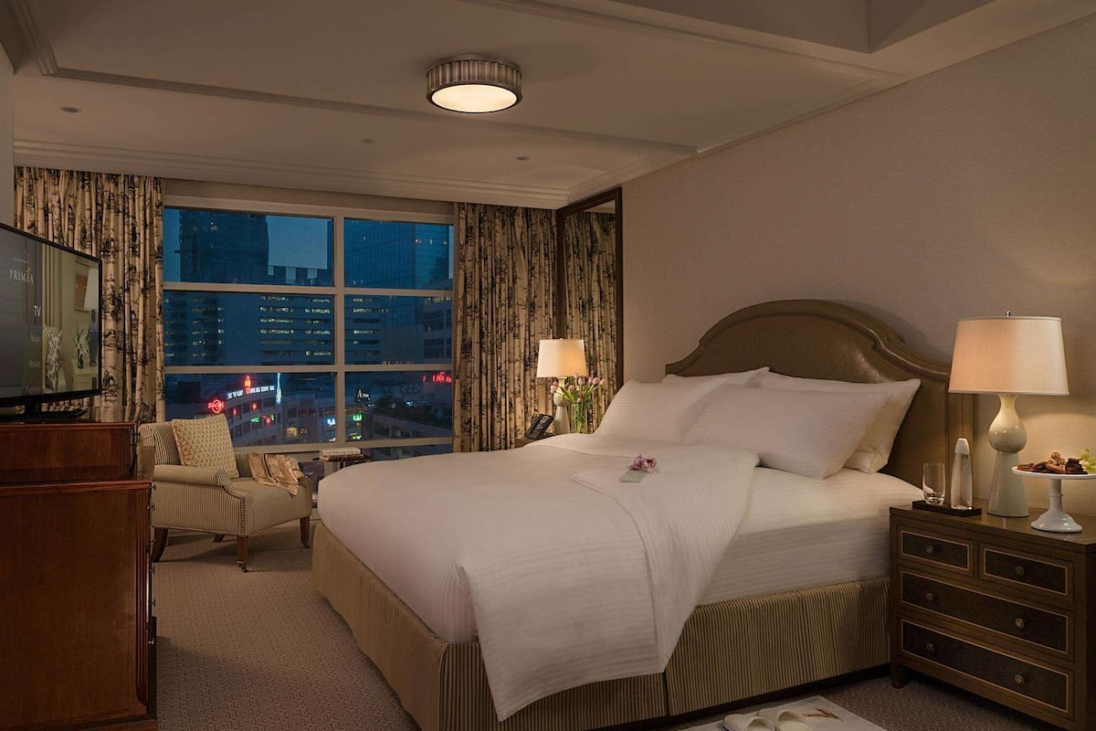 Minibar, coffre-fort, bureau