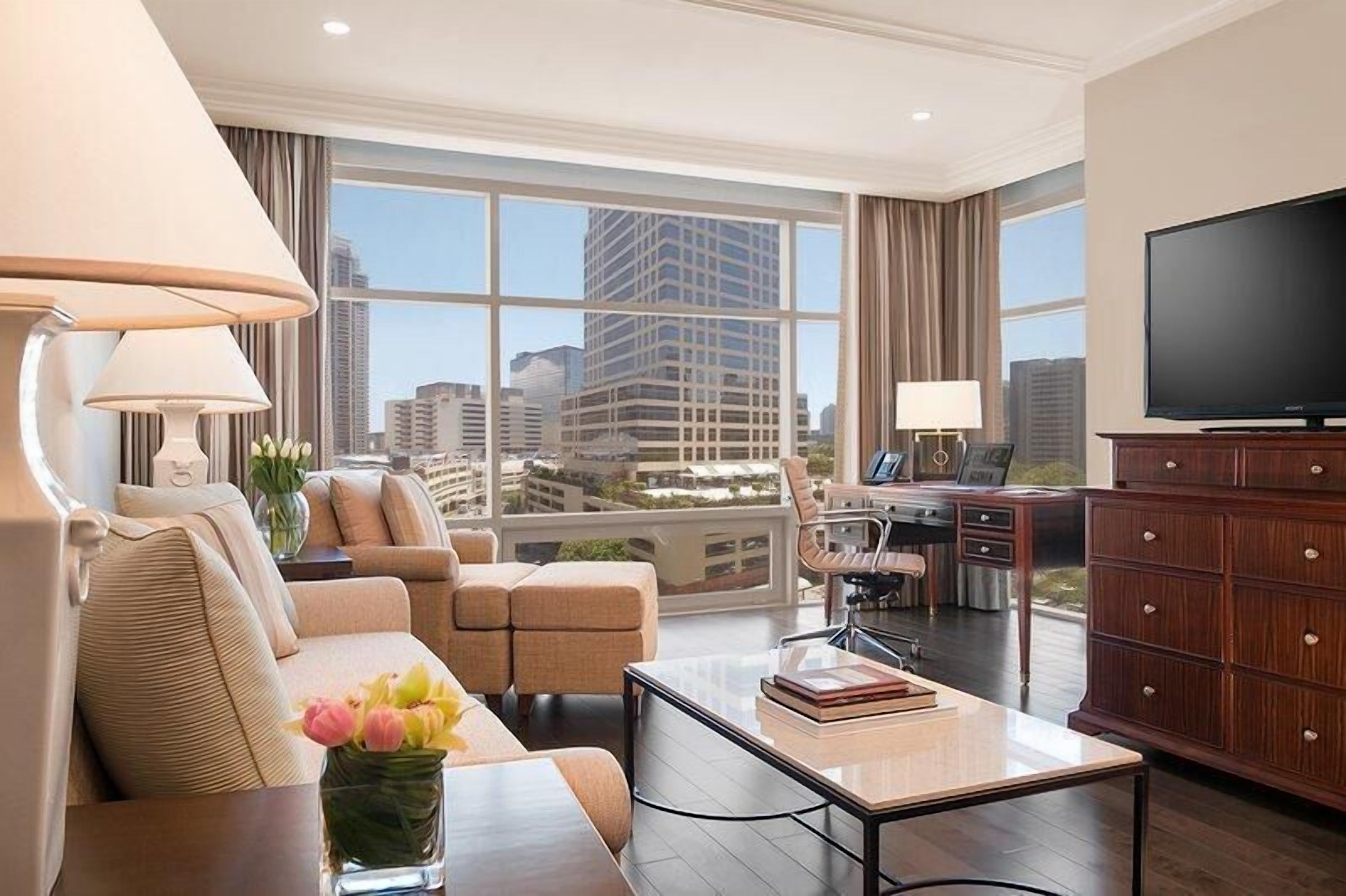 Aire de séjour | Téléviseur à écran plat de 46 po avec télévision par câble, téléviseur