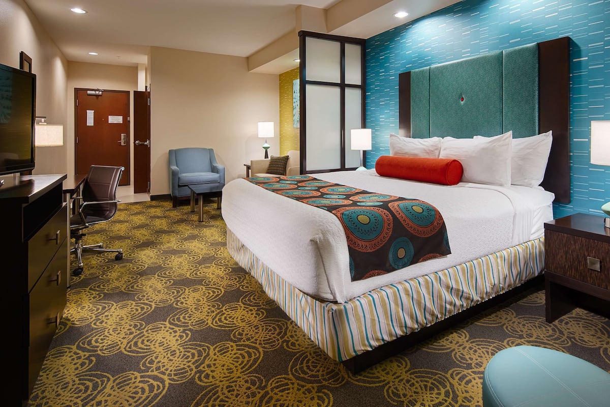 Pillowtop beds, in-room safe, desk, laptop workspace