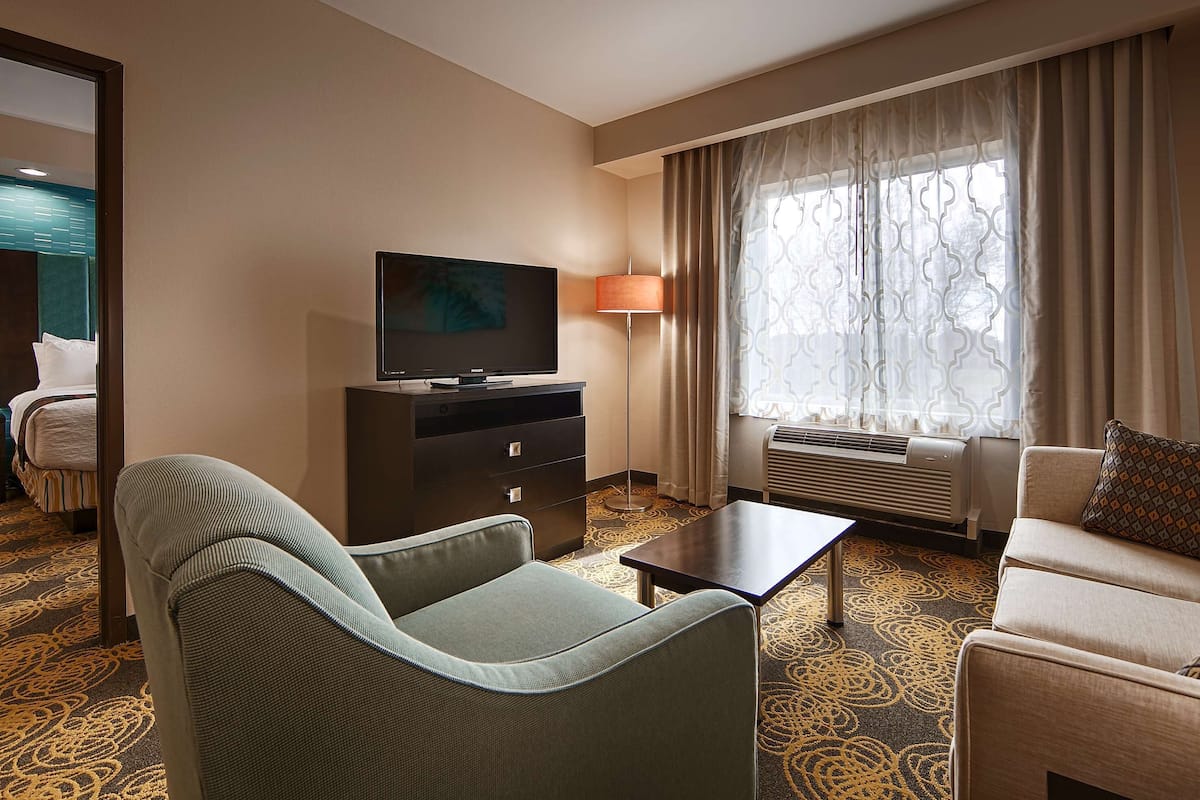 Pillowtop beds, in-room safe, desk, laptop workspace