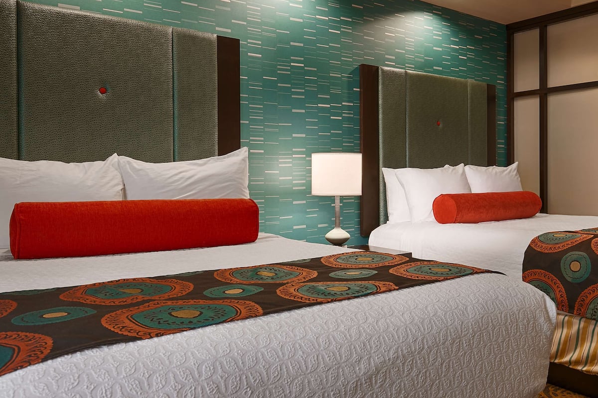 Pillowtop beds, in-room safe, desk, laptop workspace