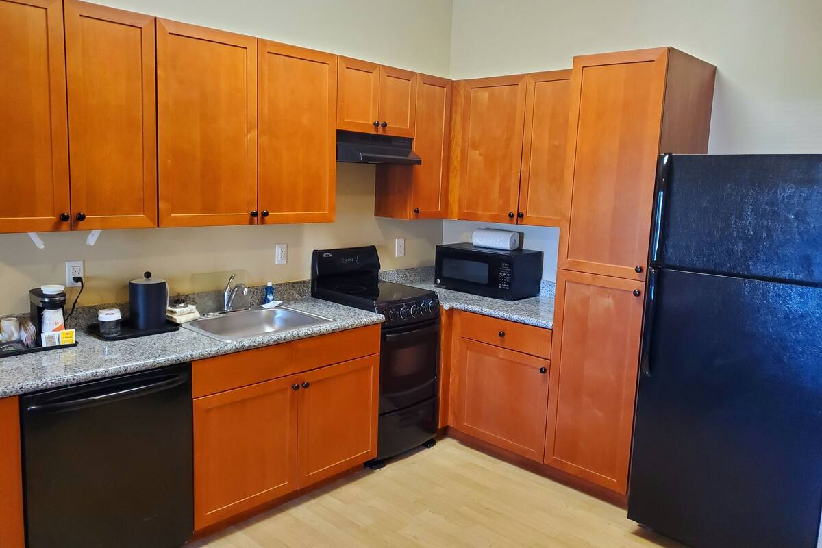 fridge, microwave, coffee/tea maker