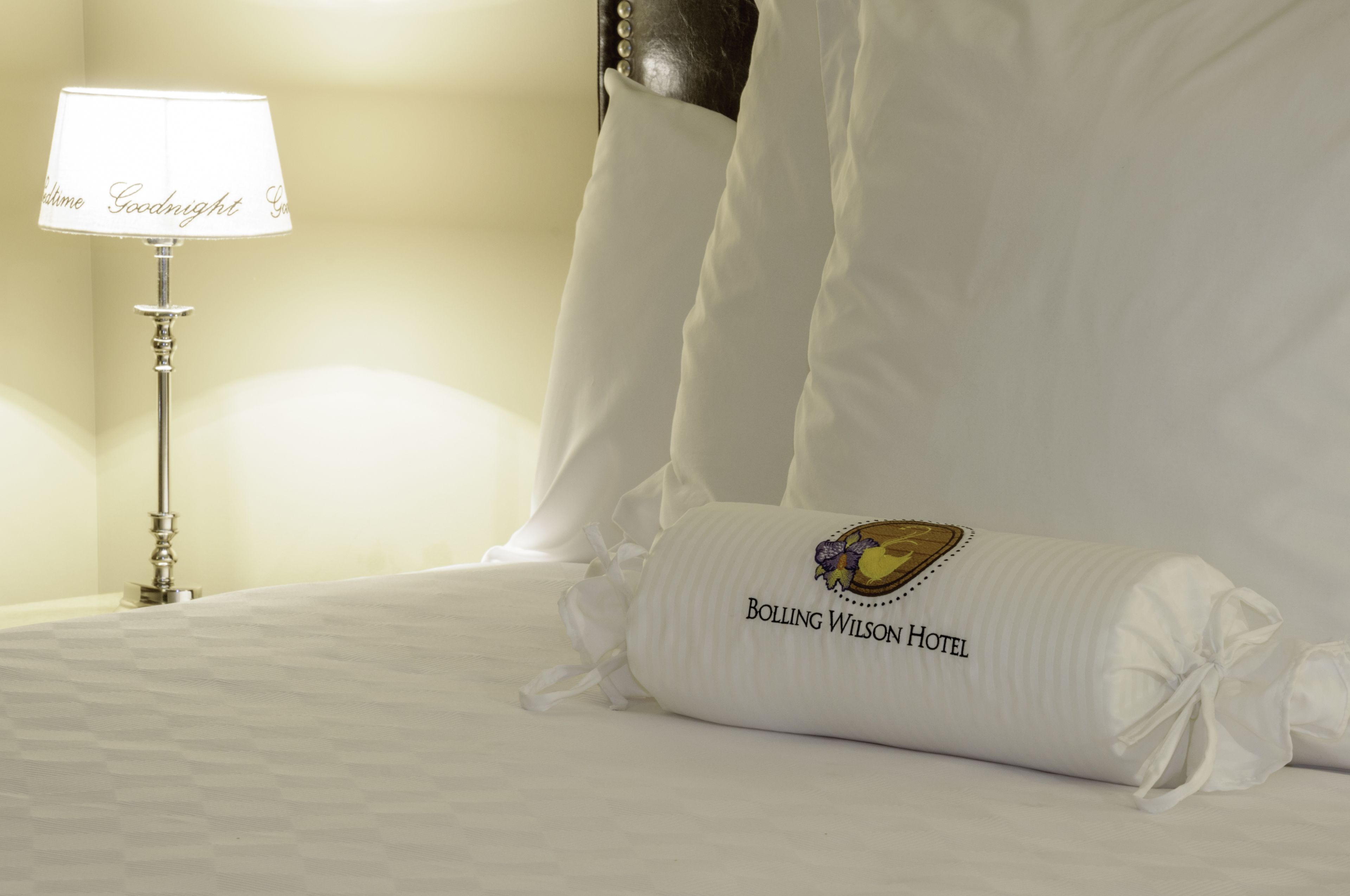 premium bedding, in-room safe, desk, laptop workspace