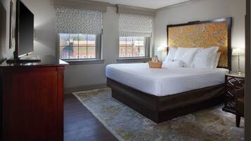 Room, 1 King Bed, Accessible, Non Smoking | Premium bedding, in-room safe, desk, laptop workspace