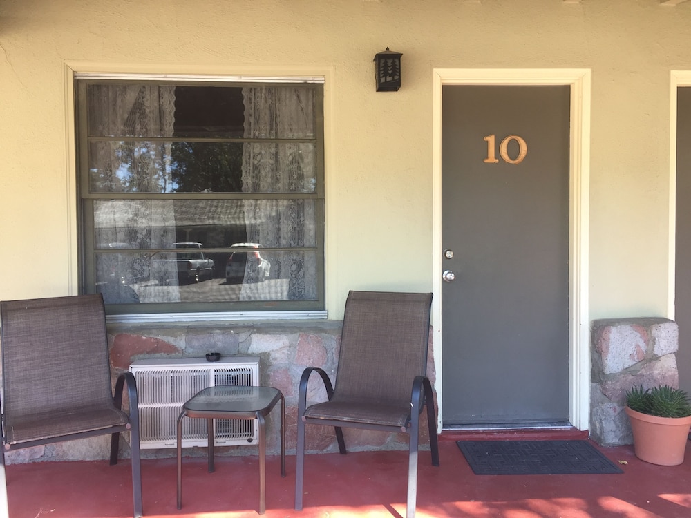 Dunsmuir Lodge by null