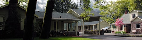 Jardines del alojamiento. Dunsmuir Lodge