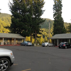 จุดชาร์จรถยนต์ไฟฟ้า