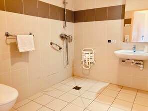 Classic Double Room, 1 Double or 2 Twin Beds | Bathroom | Shower, hair dryer, towels, soap
