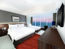 Family Room | Minibar, in-room safe, desk, free WiFi