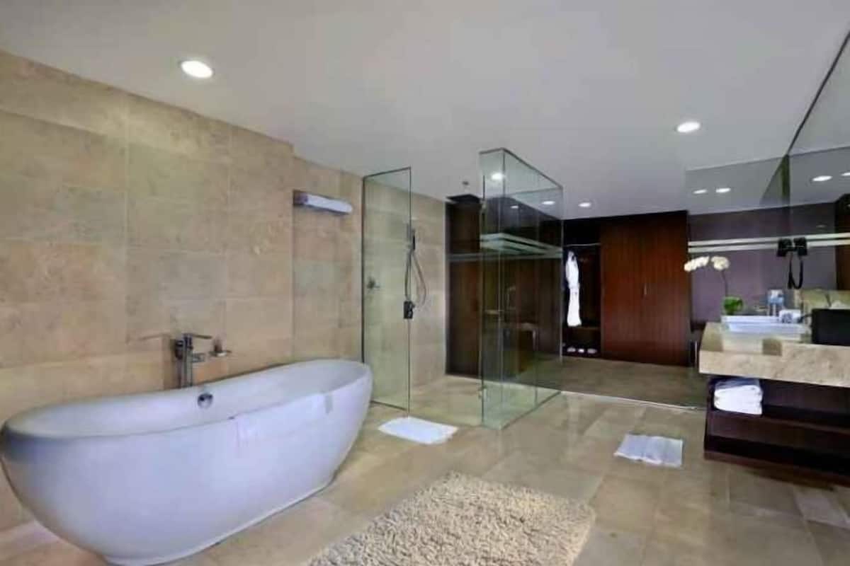 Baño | Secadora de cabello, batas, toallas