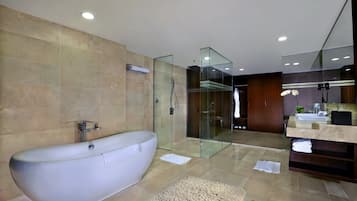 Suite presidencial | Baño | Secador de pelo, albornoces y toallas