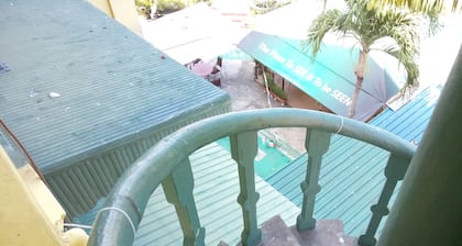 Discovery Cafe & Guest House