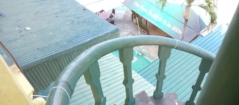 Discovery Cafe & Guest House