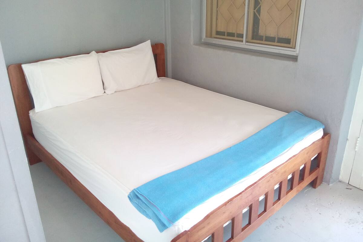Standard-Doppelzimmer, 1 Queen-Bett, Gemeinschaftsbad, Stadtblick