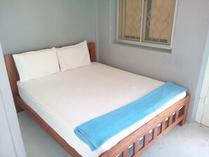 Standard Double Room, 1 Queen Bed, Shared Bathroom, City View - Discovery Cafe & Guest House (Malacca City)