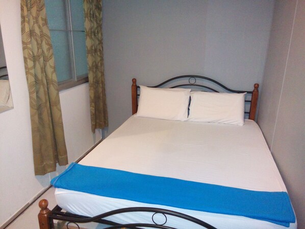 Standard Double Room, 1 Queen Bed, Shared Bathroom, City View | Iron/ironing board, free WiFi