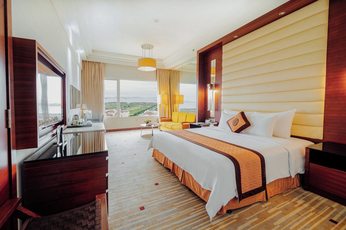 Deluxe Double Room (Bay View) | Minibar, in-room safe, desk, blackout drapes