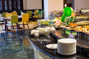 Daily buffet breakfast for a fee