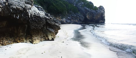 På stranden, transport till/från stranden, solstolar och parasoller