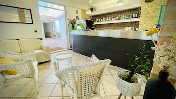 Bar (in der Unterkunft)