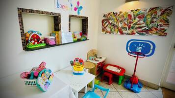 Área de juegos infantiles bajo techo