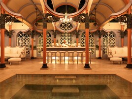 Bar junto a la piscina