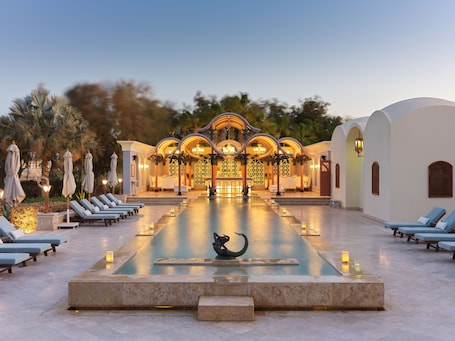 Bar junto a la piscina