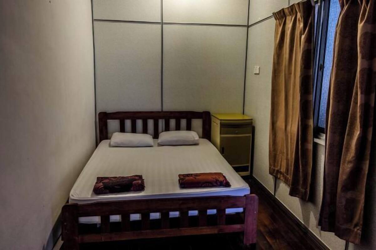 1 habitación, wifi gratis, muebles diferentes y ropa de cama 