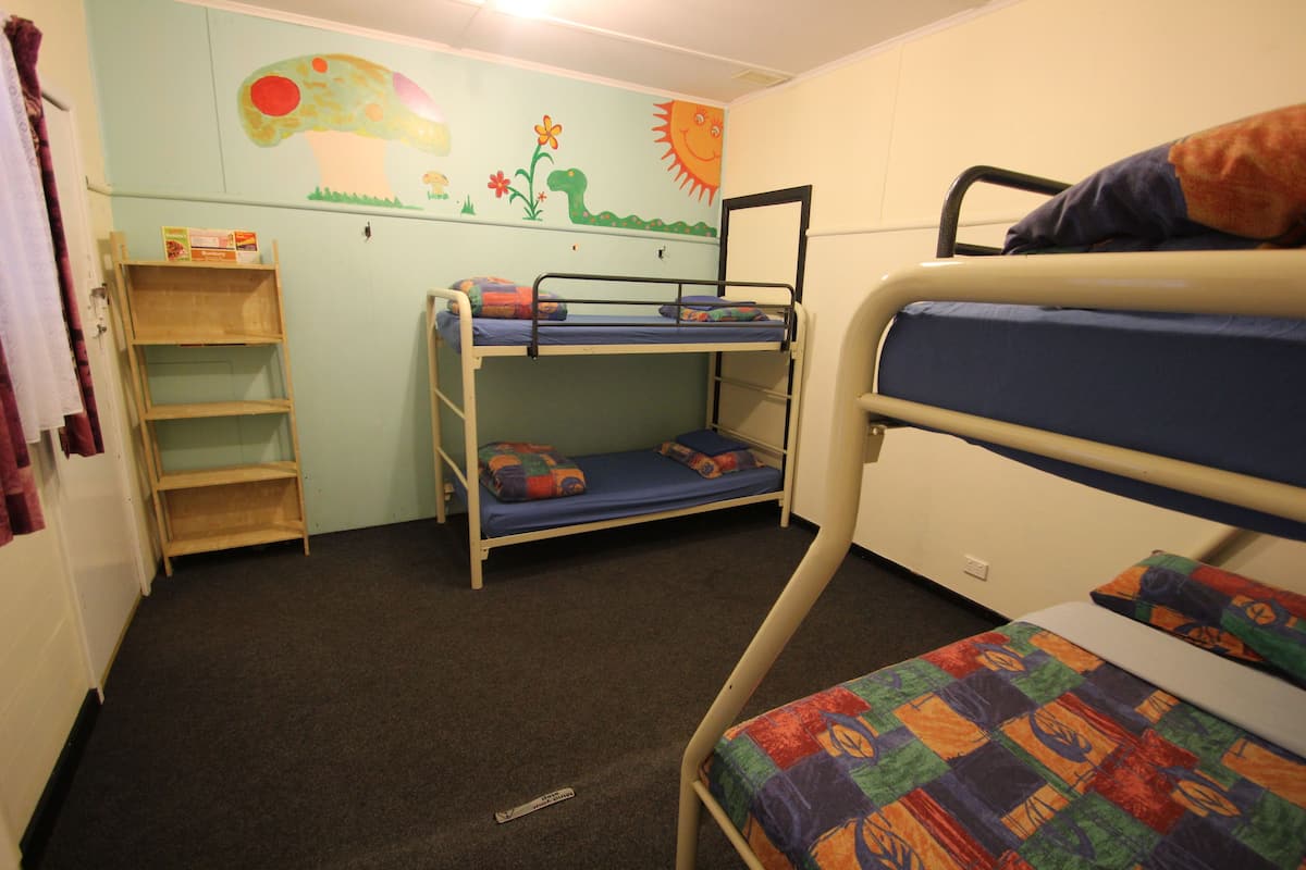 Familiekamer (3 Adults & 3 Kids Only) | Gratis wifi, beddengoed