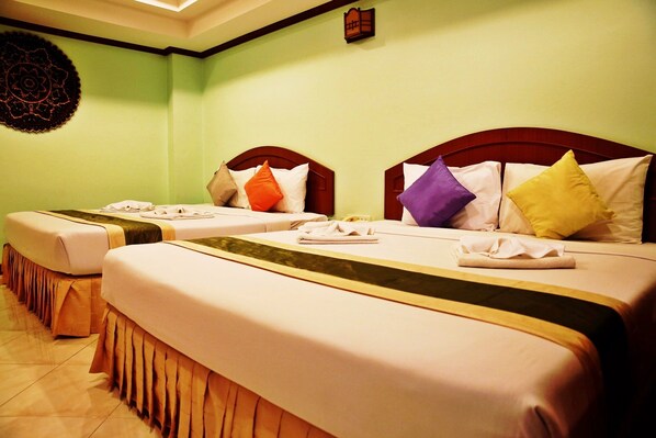 Familjerum (For 4 people) | Värdeförvaringsskåp på rummet, skrivbord, extrasängar och gratis wi-fi