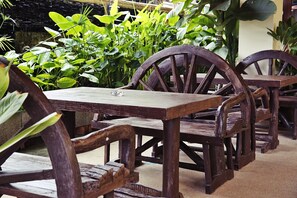 Outdoor dining - Baan SS Karon (Karon)