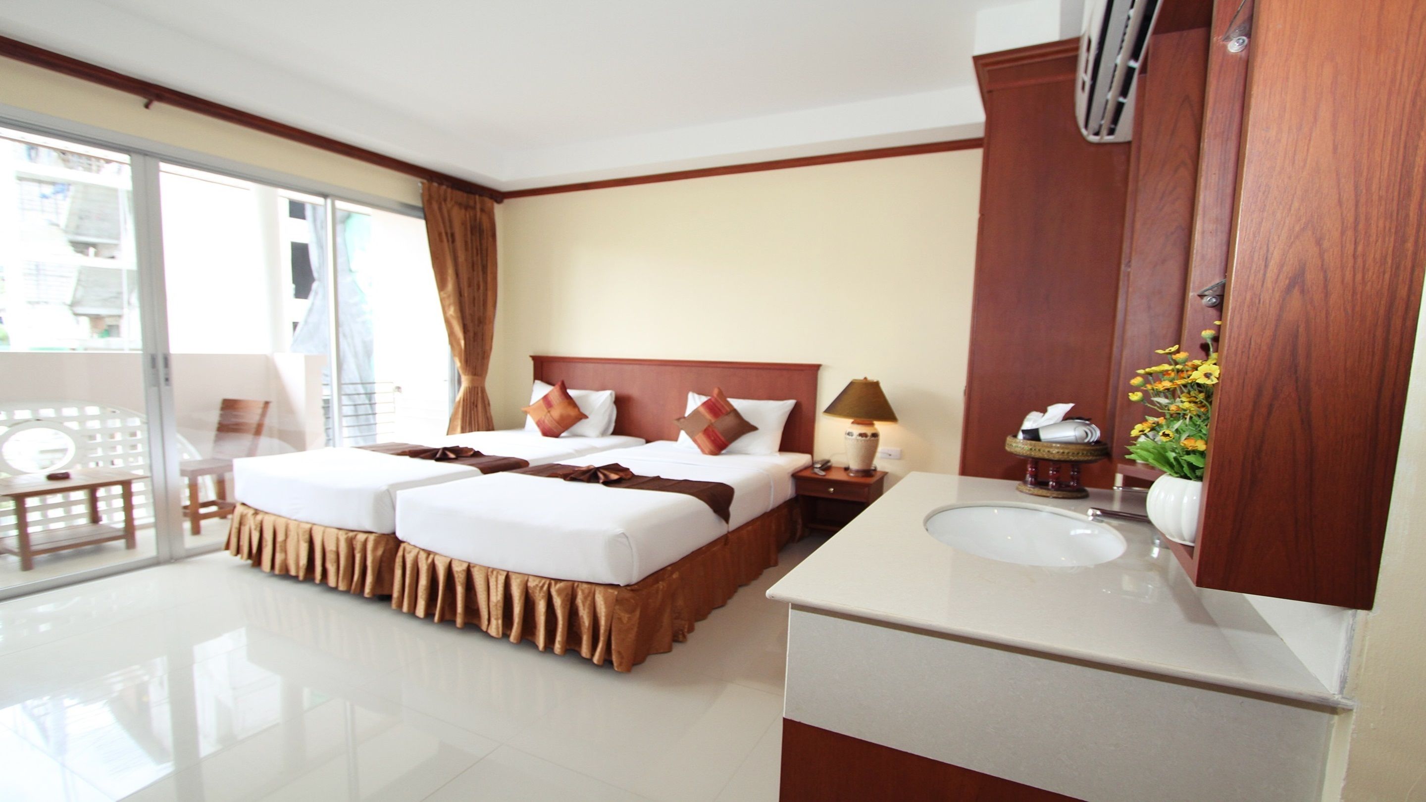 minibar, in-room safe, free wifi