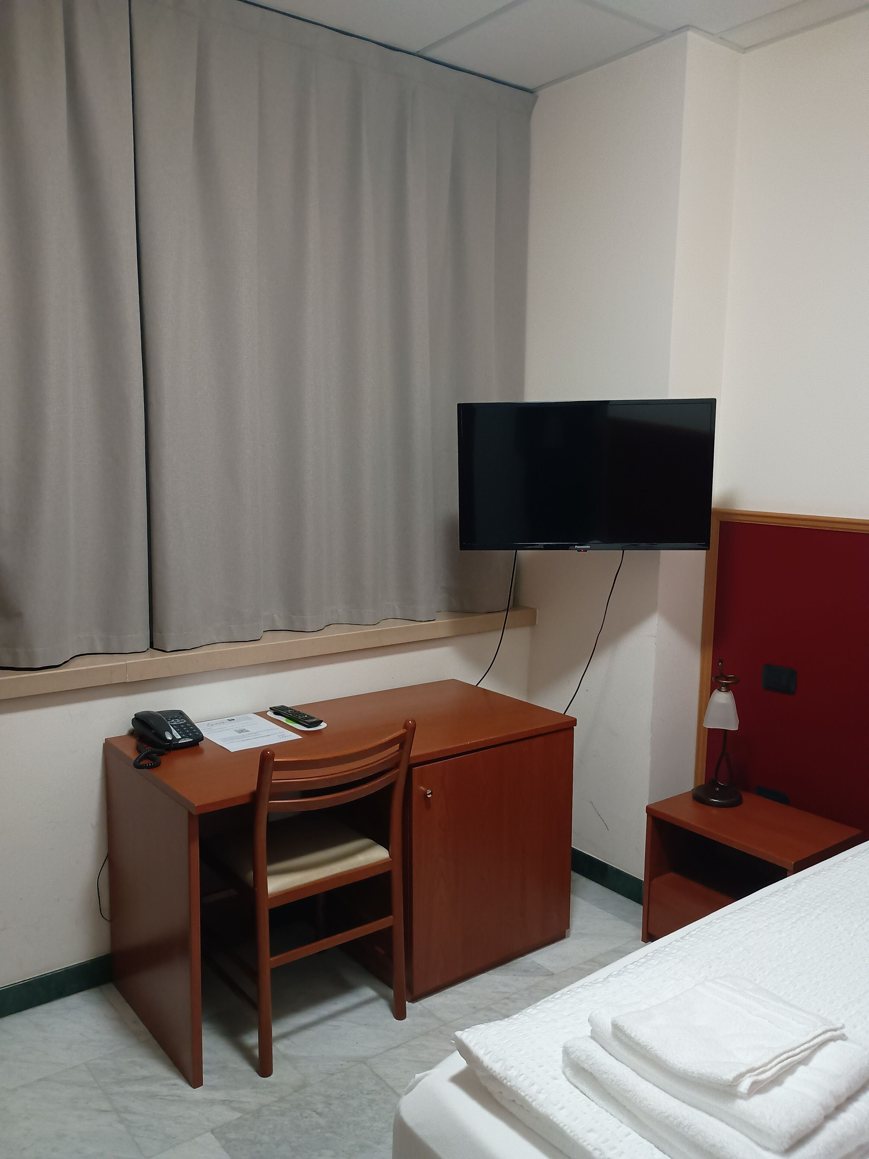 Economy eenpersoonskamer, 1 eenpersoonsbed | Donsdekens, een minibar, een kluis op de kamer, individueel gedecoreerd