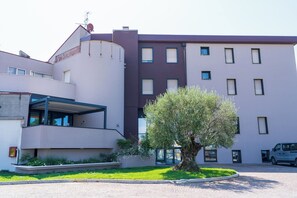 Front of property - Hotel HDomus (Nogarole Rocca)