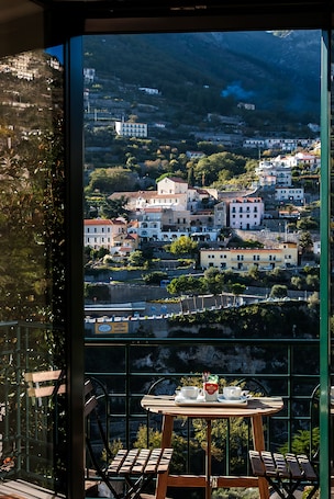Superior Double Room | City view. La Moresca