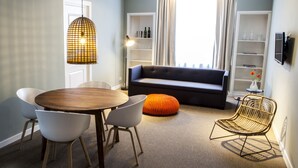 Apartment, 2 Bedrooms | Interior entrance