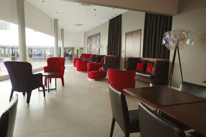 Delicatessen - Regency Way Montevideo Hotel (Montevideo)