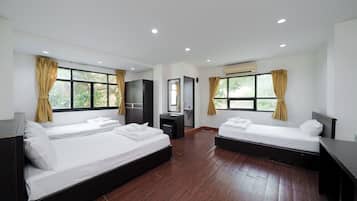 Family Room | Premium bedding, minibar, in-room safe, desk