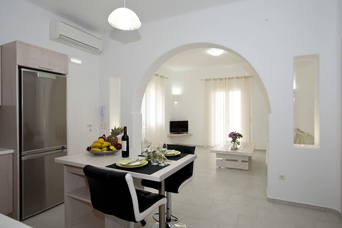 Appartement, 3 chambres | Cuisine privée | Réfrigérateur, surface de cuisson, cafetiÚre-théiÚre