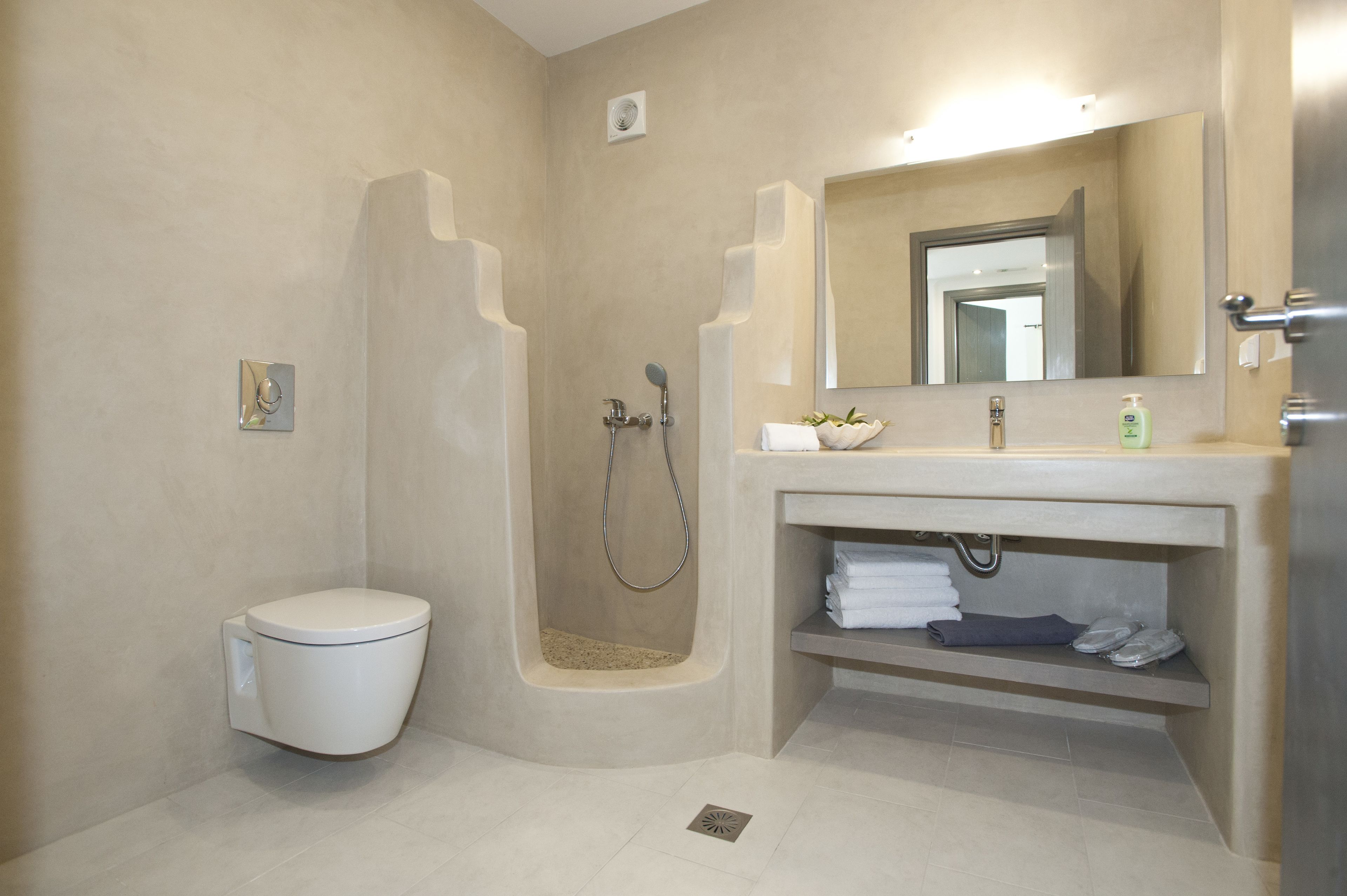 apartment, 2 bedrooms | bathroom | shower, free toiletries, hair dryer, slippers