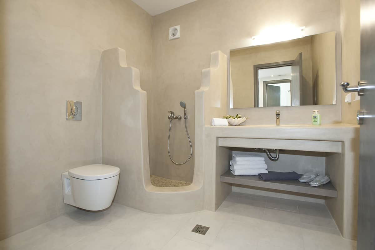 apartment, 2 bedrooms | bathroom | shower, free toiletries, hair dryer, slippers