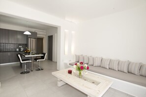 Appartement, 2 slaapkamers | Woonruimte | Flatscreentelevisie