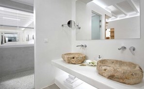 Luxury Suite | Bathroom