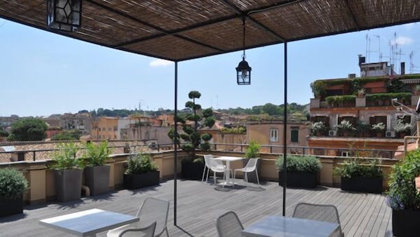 Unclassified image, 1 of 57, button - Finestra su Trastevere (Rome)