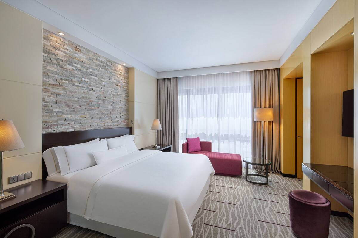 Westin, Phòng Suite, 1 phòng ngủ | Bộ đồ giường kháng dị ứng, nệm có lớp đệm bông, minibar 