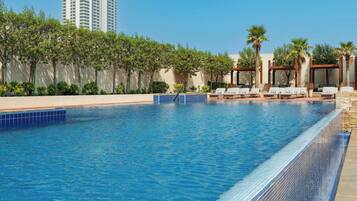 Outdoor pool, free pool cabanas, pool loungers