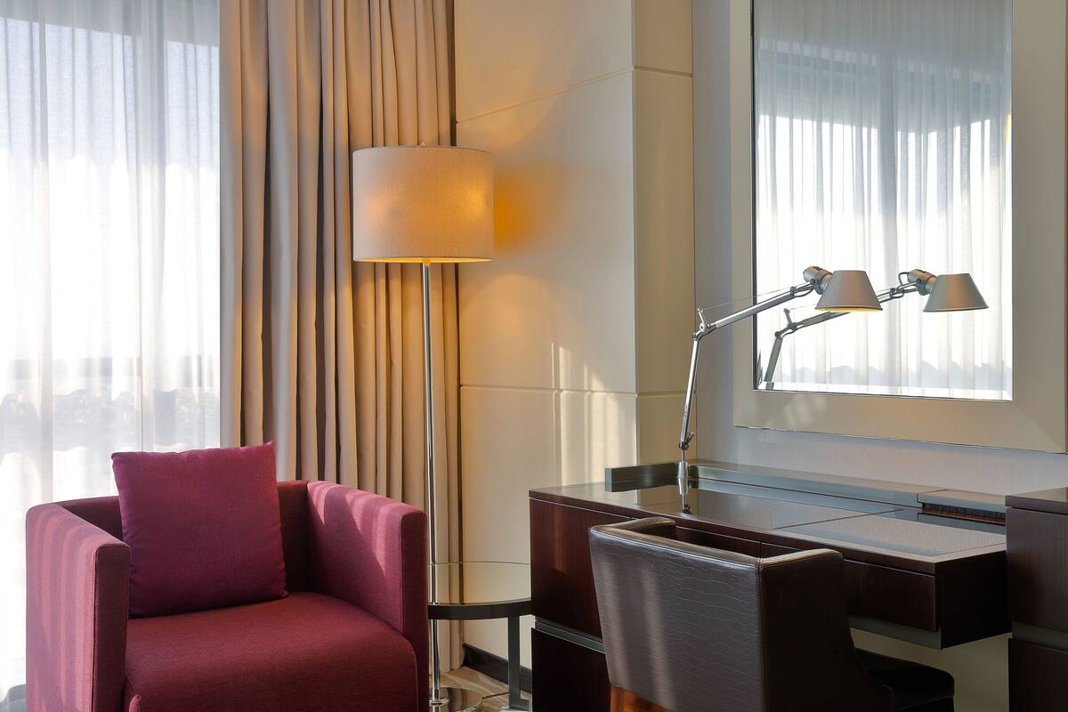 Phòng Executive, 1 giường cỡ king, hút thuốc | Bộ đồ giường kháng dị ứng, nệm có lớp đệm bông, minibar 