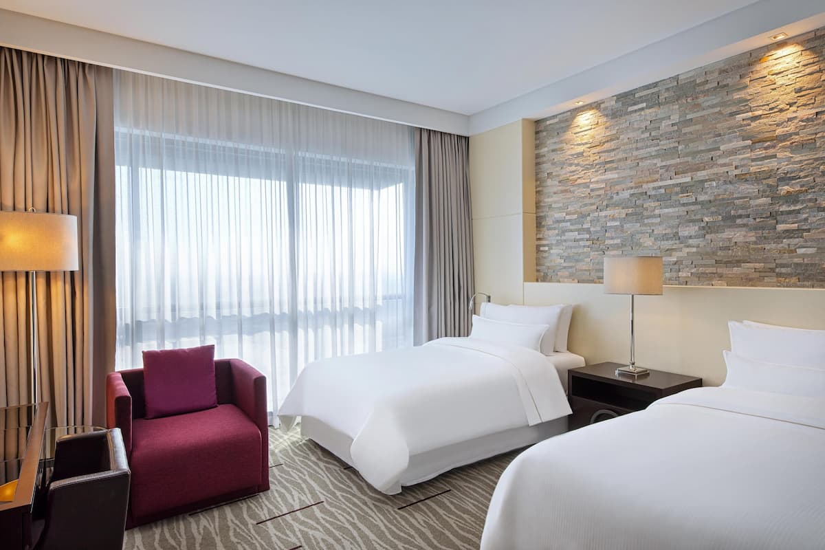 Bộ đồ giường kháng dị ứng, nệm có lớp đệm bông, minibar 