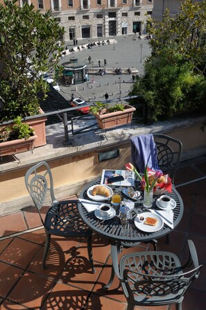 Double or Twin Room, City View | Balcony - Hotel Parlamento (Rome)