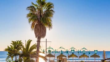 Una spiaggia nelle vicinanze